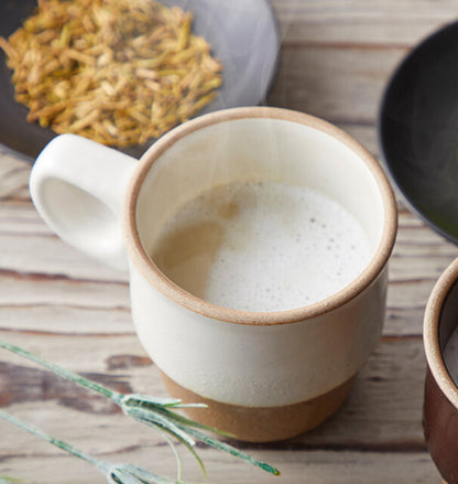 Hojicha latte made with milk [additive-free] by Tsuboichi Seicha Honpo